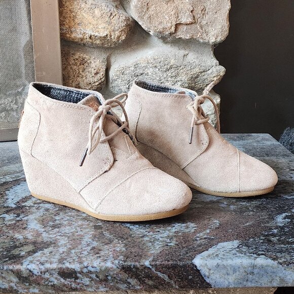 Toms Desert Wedge Tan Suede Ankle Booties Size 6 - Picture 4 of 15